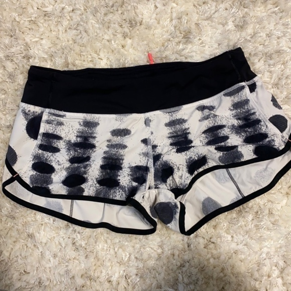 LULULEMON Shorts Women's Dot Pattern Speed short size 8 *old sizing*